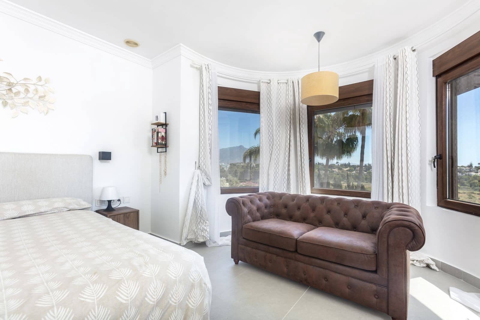 6 bedroom Villa for sale in Estepona with pool garage - € 2,195,000 (Ref: 10044764)