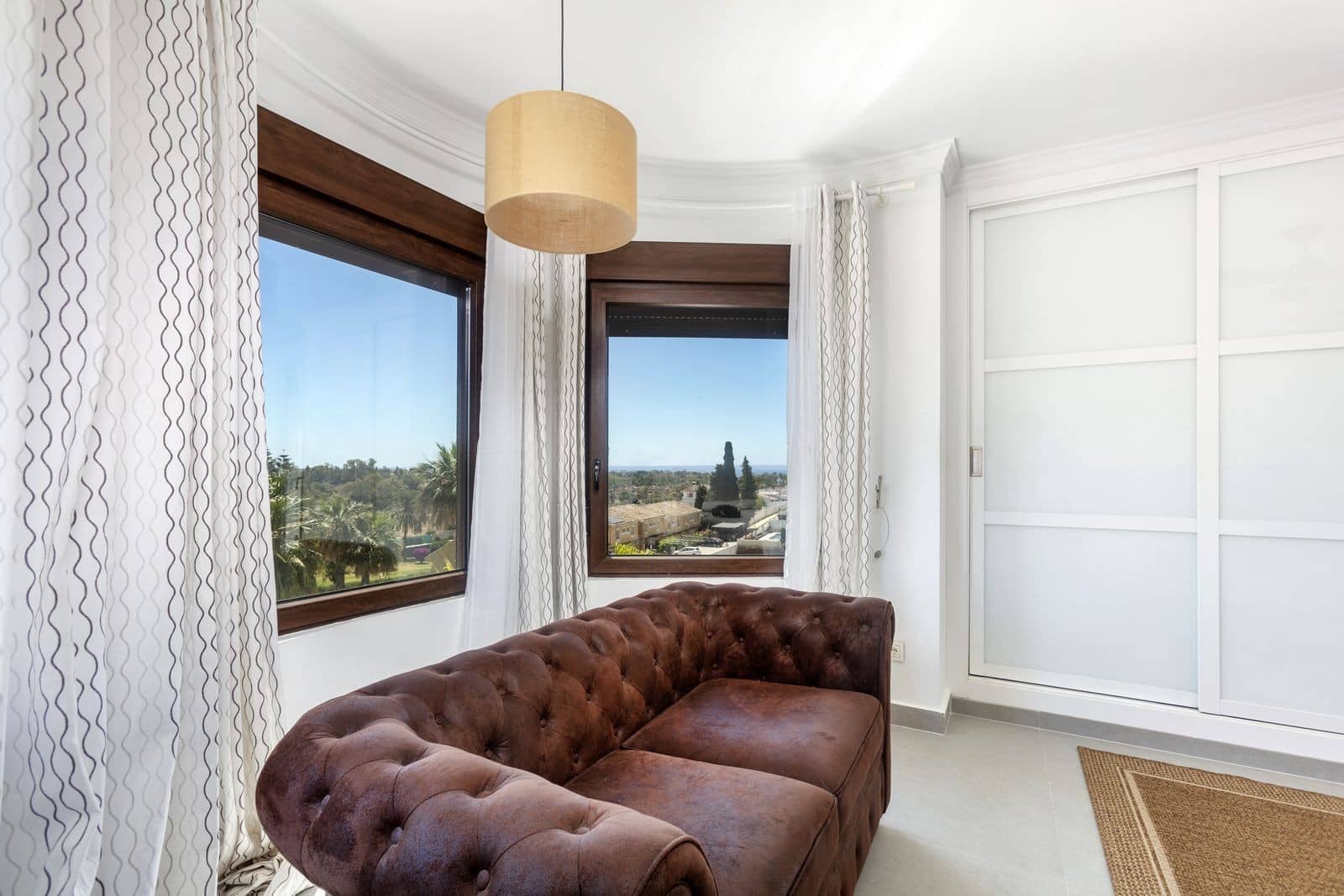 6 bedroom Villa for sale in Estepona with pool garage - € 2,195,000 (Ref: 10044764)