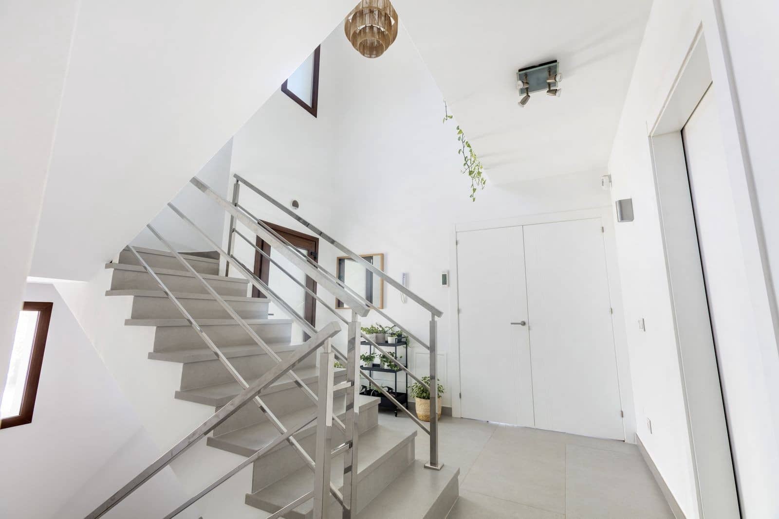 6 bedroom Villa for sale in Estepona with pool garage - € 2,195,000 (Ref: 10044764)