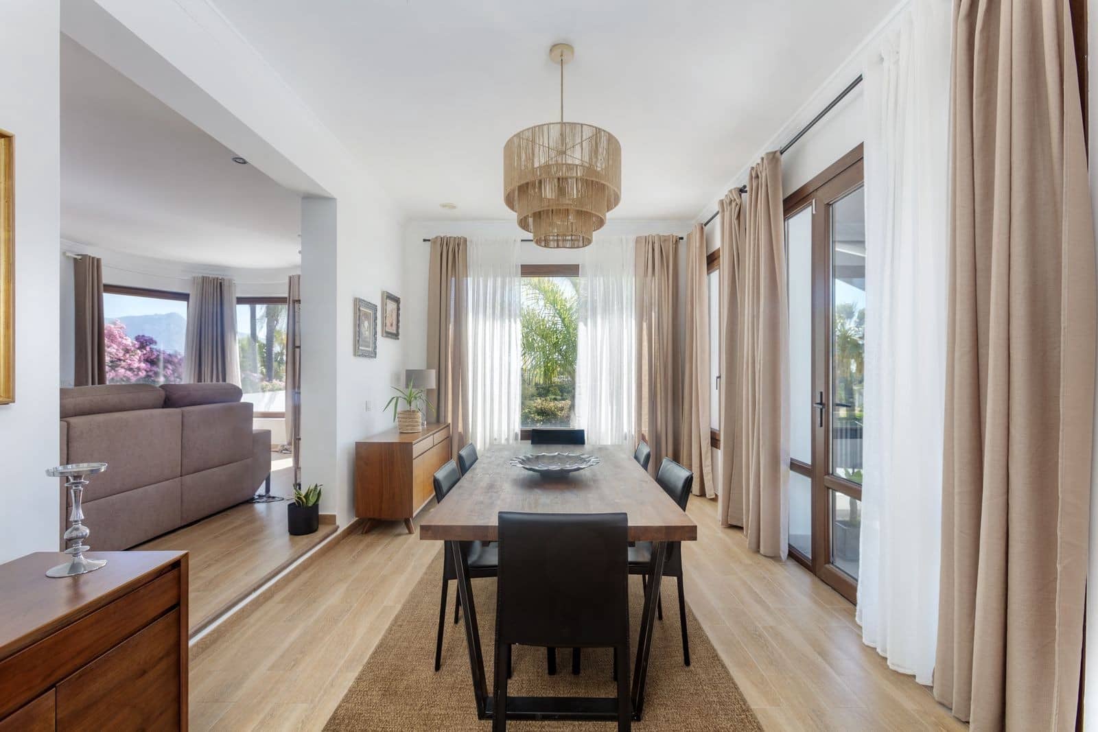 6 bedroom Villa for sale in Estepona with pool garage - € 2,195,000 (Ref: 10044764)