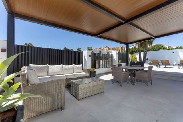 6 bedroom Villa for sale in Estepona with pool garage - € 2,195,000 (Ref: 10044764)