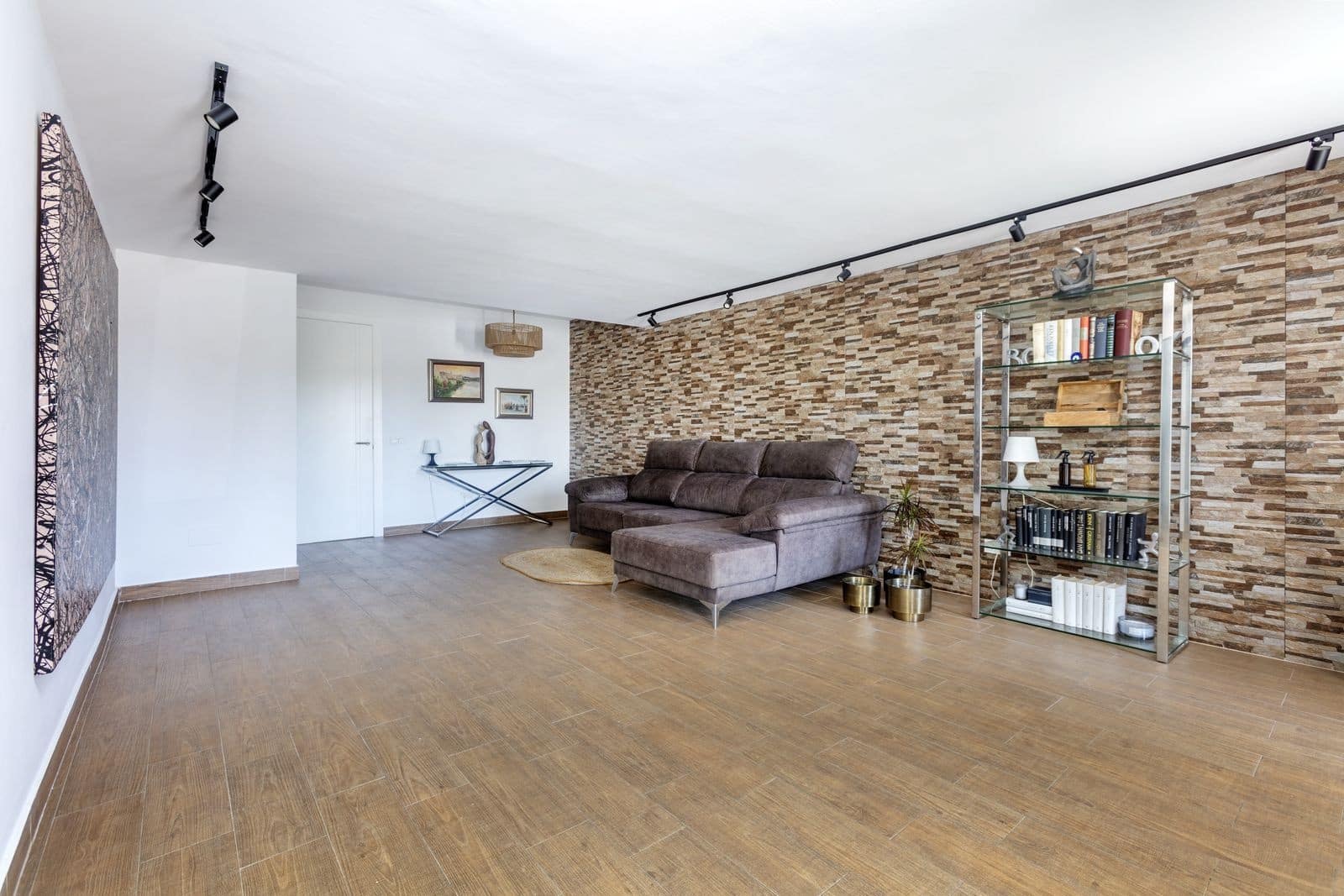 6 bedroom Villa for sale in Estepona with pool garage - € 2,195,000 (Ref: 10044764)