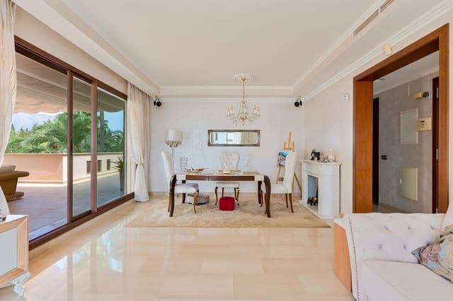 Ático de 2 habitaciones en Nueva Andalucia, Marbella en venta con piscina garaje - 1.000.000 € (Ref: 10047066)