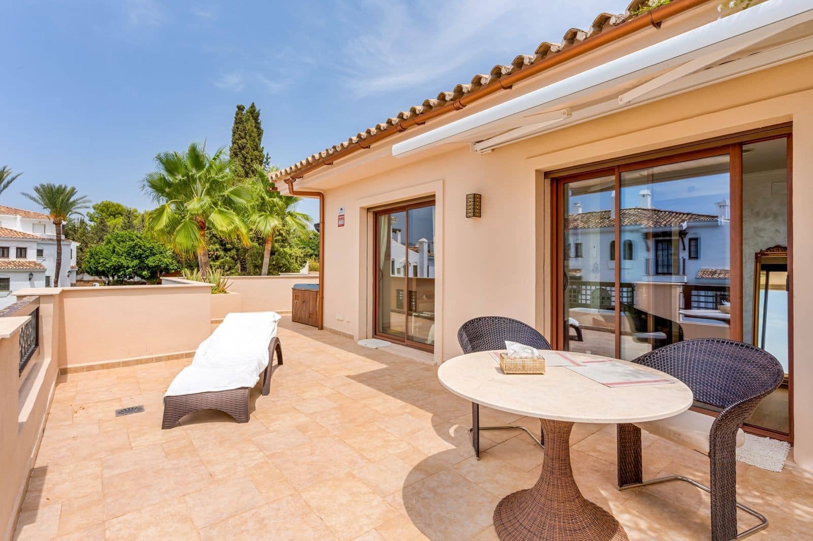 2 sovrum Takvåning till salu i Nueva Andalucia med pool garage - 1 000 000 € (Ref: 10047066)
