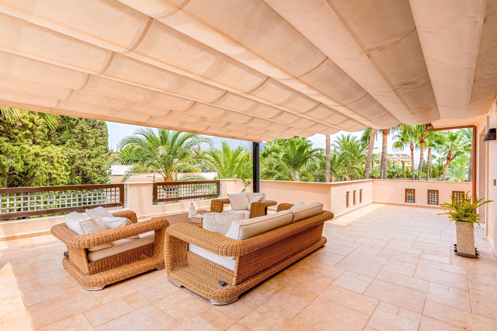 2 sovrum Takvåning till salu i Nueva Andalucia med pool garage - 1 000 000 € (Ref: 10047066)