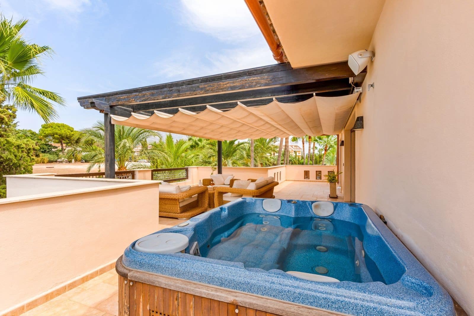 2 sovrum Takvåning till salu i Nueva Andalucia med pool garage - 1 000 000 € (Ref: 10047066)