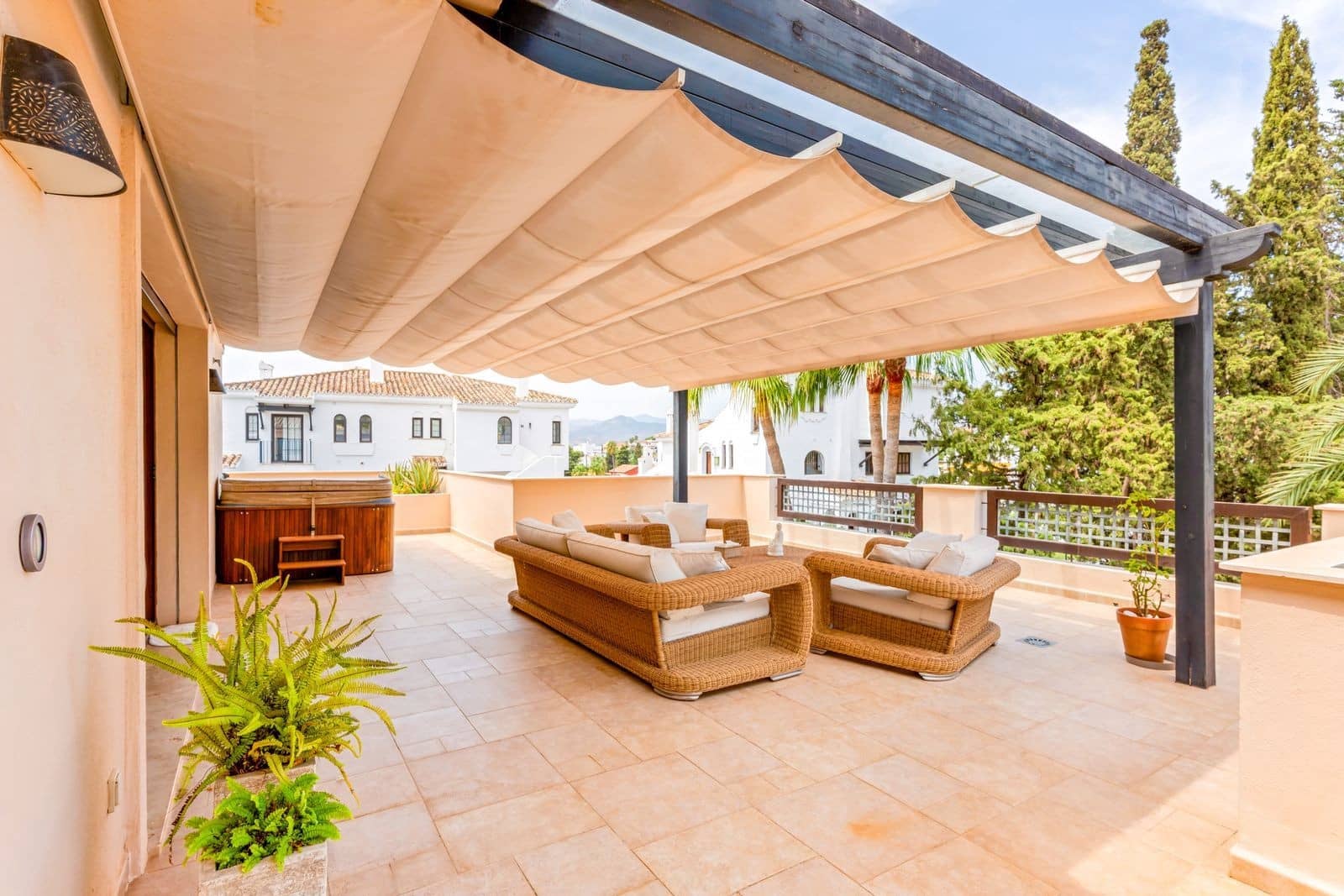 2 sovrum Takvåning till salu i Nueva Andalucia med pool garage - 1 000 000 € (Ref: 10047066)
