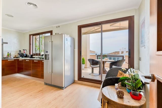 Ático de 2 habitaciones en Nueva Andalucia, Marbella en venta con piscina garaje - 1.000.000 € (Ref: 10047066)
