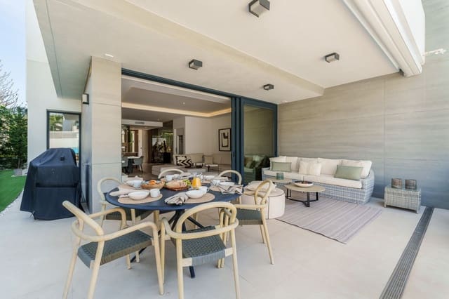 5 bedroom Semi-detached Villa for sale in Puerto Banus, Marbella with pool garage - € 2,585,000 (Ref: 10047068)