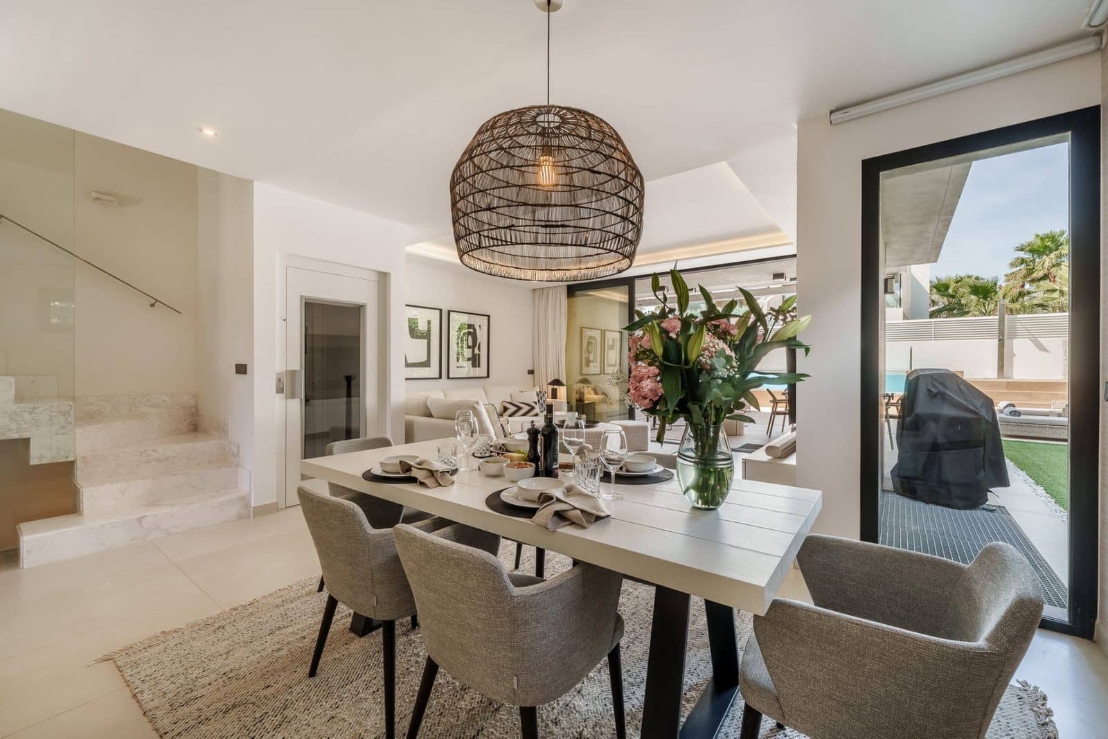 5 bedroom Semi-detached Villa for sale in Puerto Banus with pool garage - € 2,585,000 (Ref: 10047068)