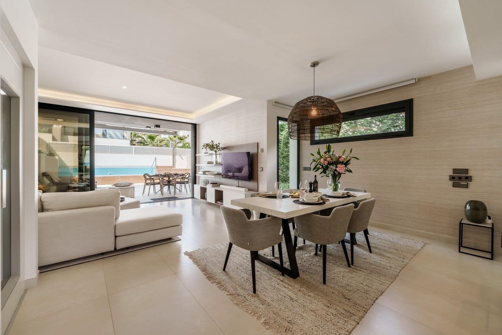 5 bedroom Semi-detached Villa for sale in Puerto Banus with pool garage - € 2,585,000 (Ref: 10047068)
