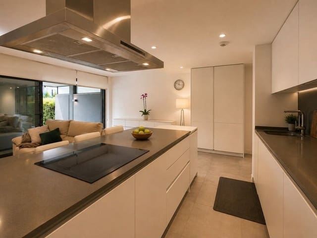 3 sypialnia Apartament na sprzedaż w Estepona z basenem garażem - 549 000 € (Ref: 10047069)