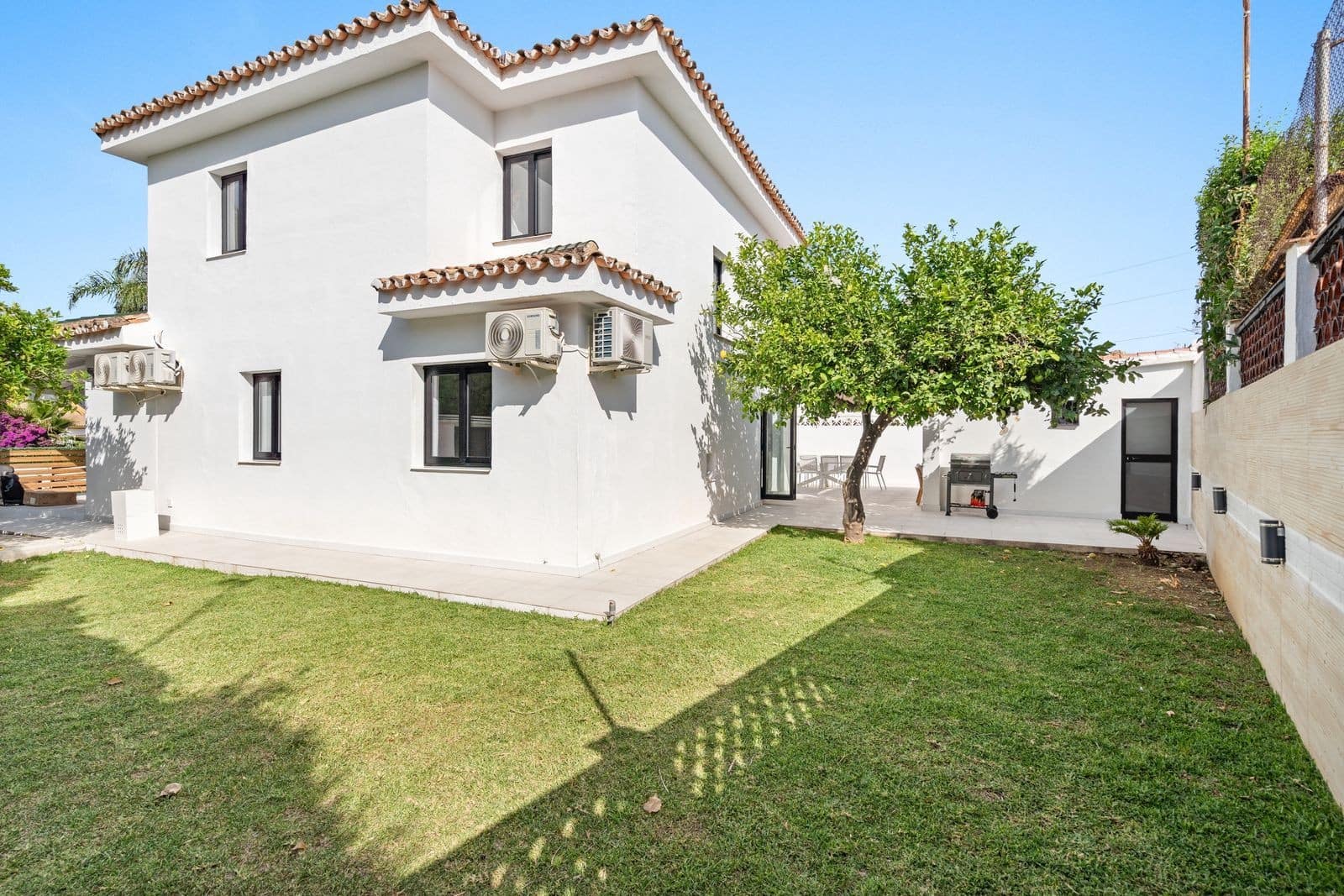 6 makuuhuone Huvila myytävänä paikassa Marbella mukana uima-altaan 
autotalli - 1 400 000 € (Ref: 10048946)