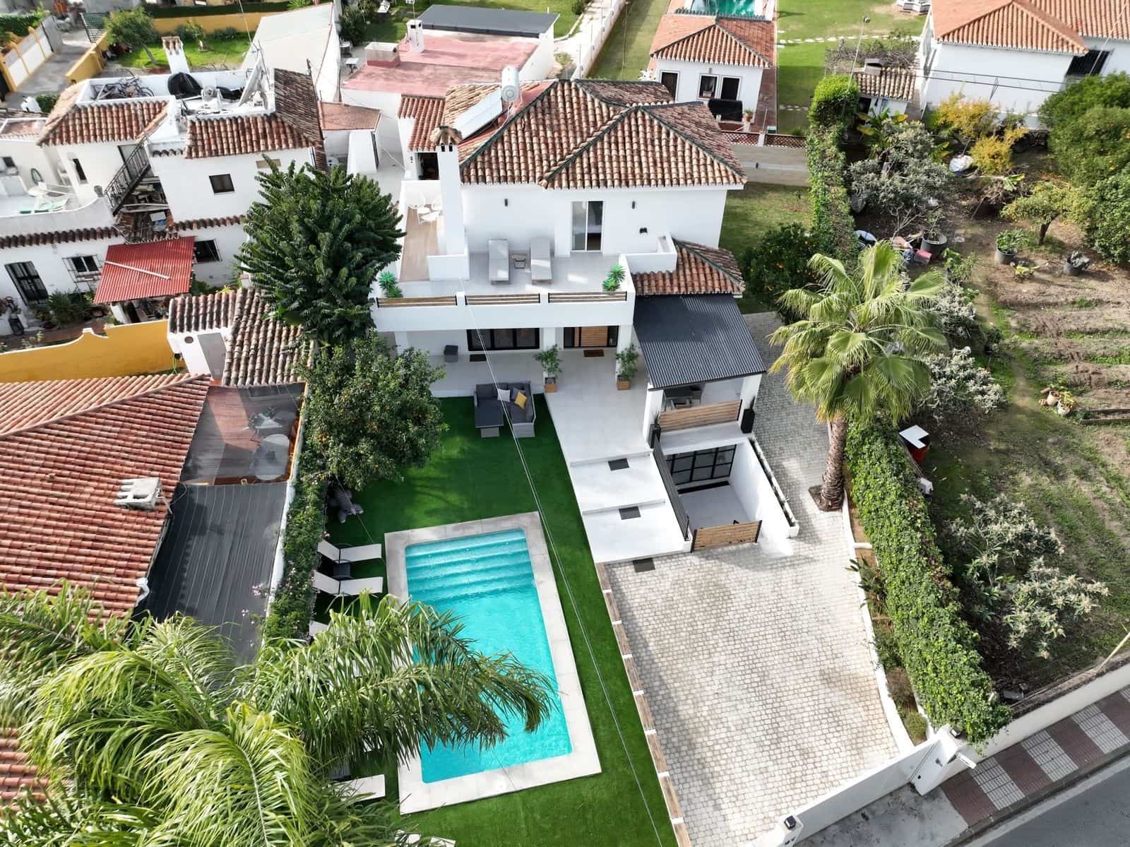 6 makuuhuone Huvila myytävänä paikassa Marbella mukana uima-altaan 
autotalli - 1 400 000 € (Ref: 10048946)