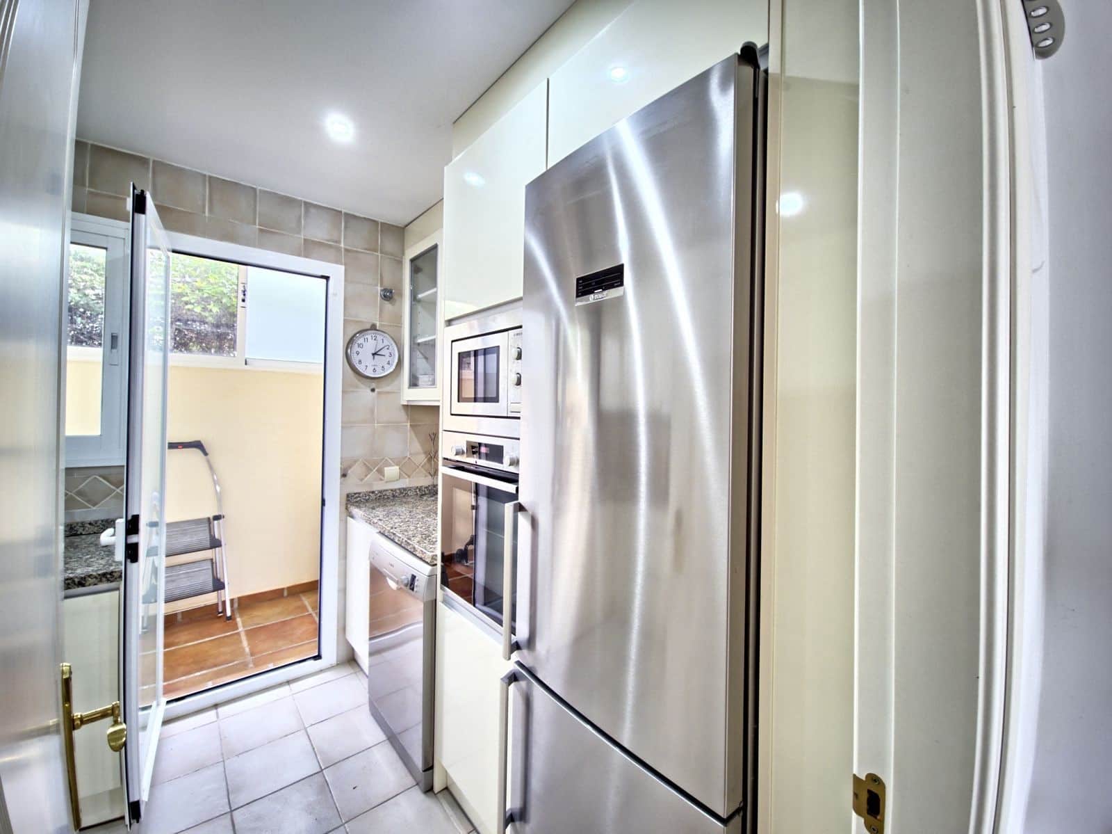 3 Zimmer Apartment zu verkaufen in Marbella mit Pool Garage - 635.000 € (Ref: 10048947)