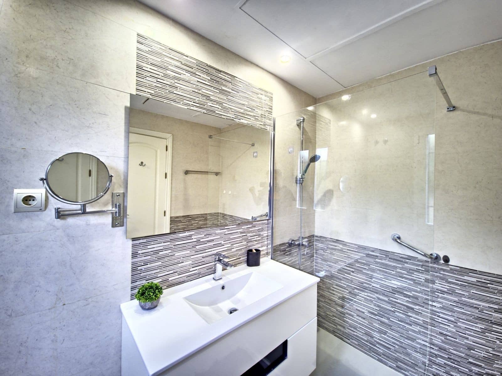 3 Zimmer Apartment zu verkaufen in Marbella mit Pool Garage - 635.000 € (Ref: 10048947)