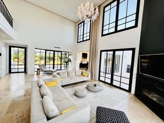 6 makuuhuone Huvila myytävänä paikassa Sotogrande, San Roque mukana uima-altaan 
autotalli - 3 600 000 € (Ref: 10048948)