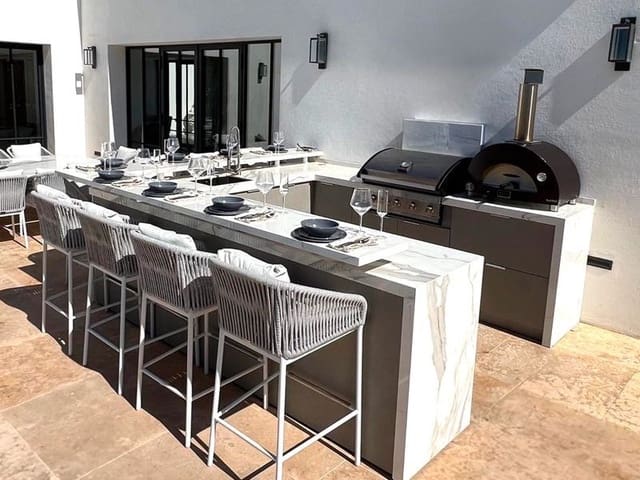 6 makuuhuone Huvila myytävänä paikassa Sotogrande, San Roque mukana uima-altaan 
autotalli - 3 600 000 € (Ref: 10048948)