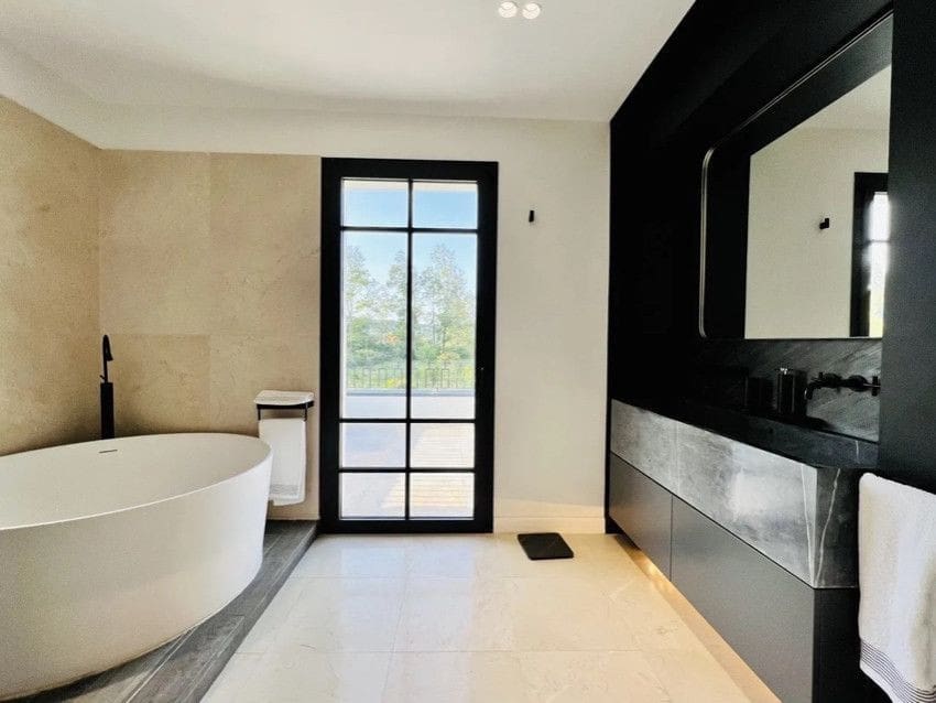 6 sypialnia Willa na sprzedaż w Sotogrande z basenem garażem - 3 600 000 € (Ref: 10048948)