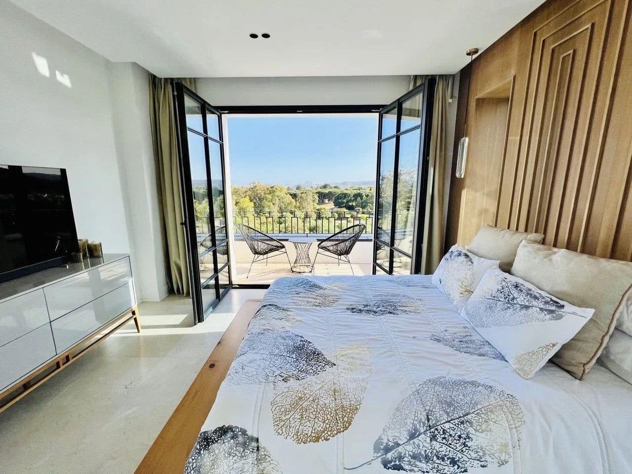 6 sypialnia Willa na sprzedaż w Sotogrande z basenem garażem - 3 600 000 € (Ref: 10048948)