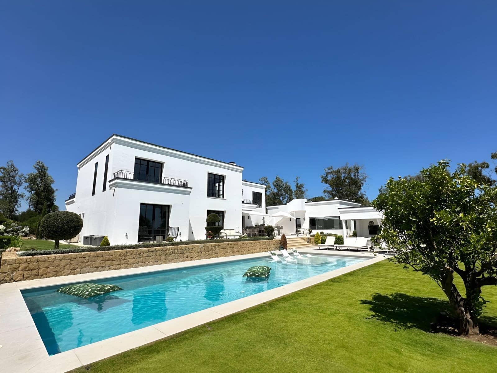 6 sypialnia Willa na sprzedaż w Sotogrande z basenem garażem - 3 600 000 € (Ref: 10048948)