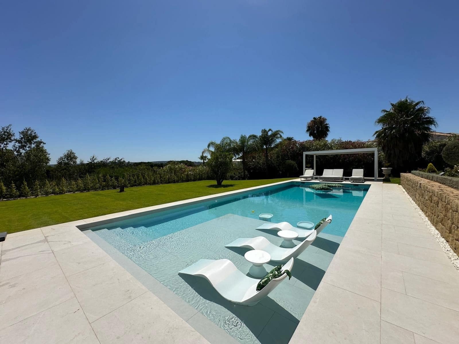 6 sypialnia Willa na sprzedaż w Sotogrande z basenem garażem - 3 600 000 € (Ref: 10048948)