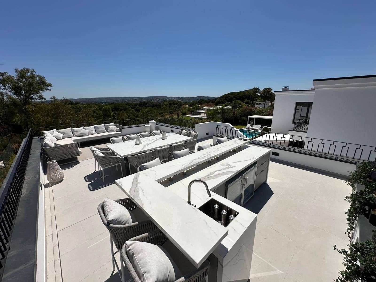 6 sypialnia Willa na sprzedaż w Sotogrande z basenem garażem - 3 600 000 € (Ref: 10048948)