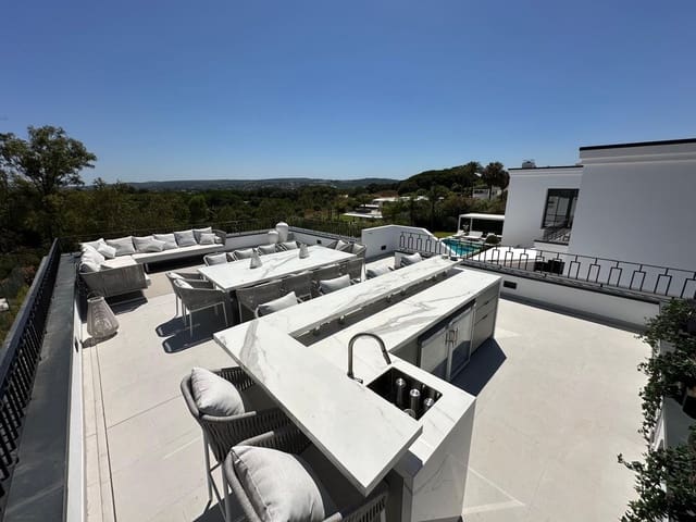 6 makuuhuone Huvila myytävänä paikassa Sotogrande, San Roque mukana uima-altaan 
autotalli - 3 600 000 € (Ref: 10048948)