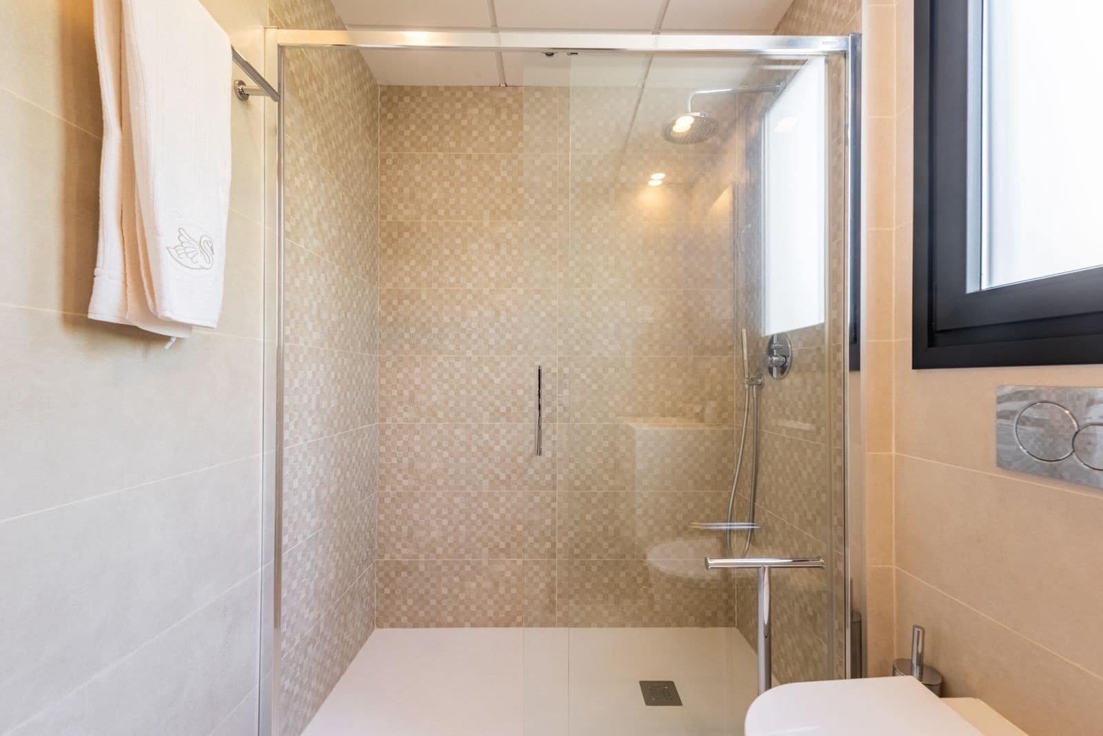3 sypialnia Apartament na sprzedaż w Bel-Air z basenem garażem - 645 000 € (Ref: 10048953)