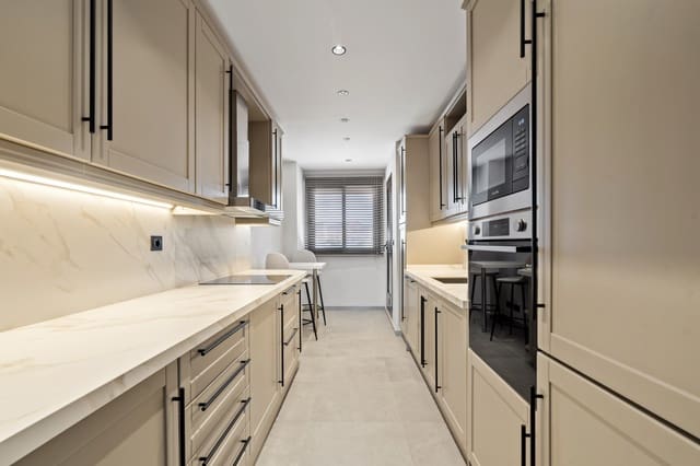 3 chambre Penthouse à vendre à New Golden Mile, Estepona avec piscine garage - 1 290 000 € (Ref: 10051613)