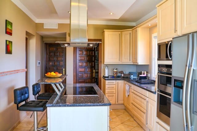 6 slaapkamer Villa te koop in Marbella met zwembad garage - € 2.750.000 (Ref: 10054923)