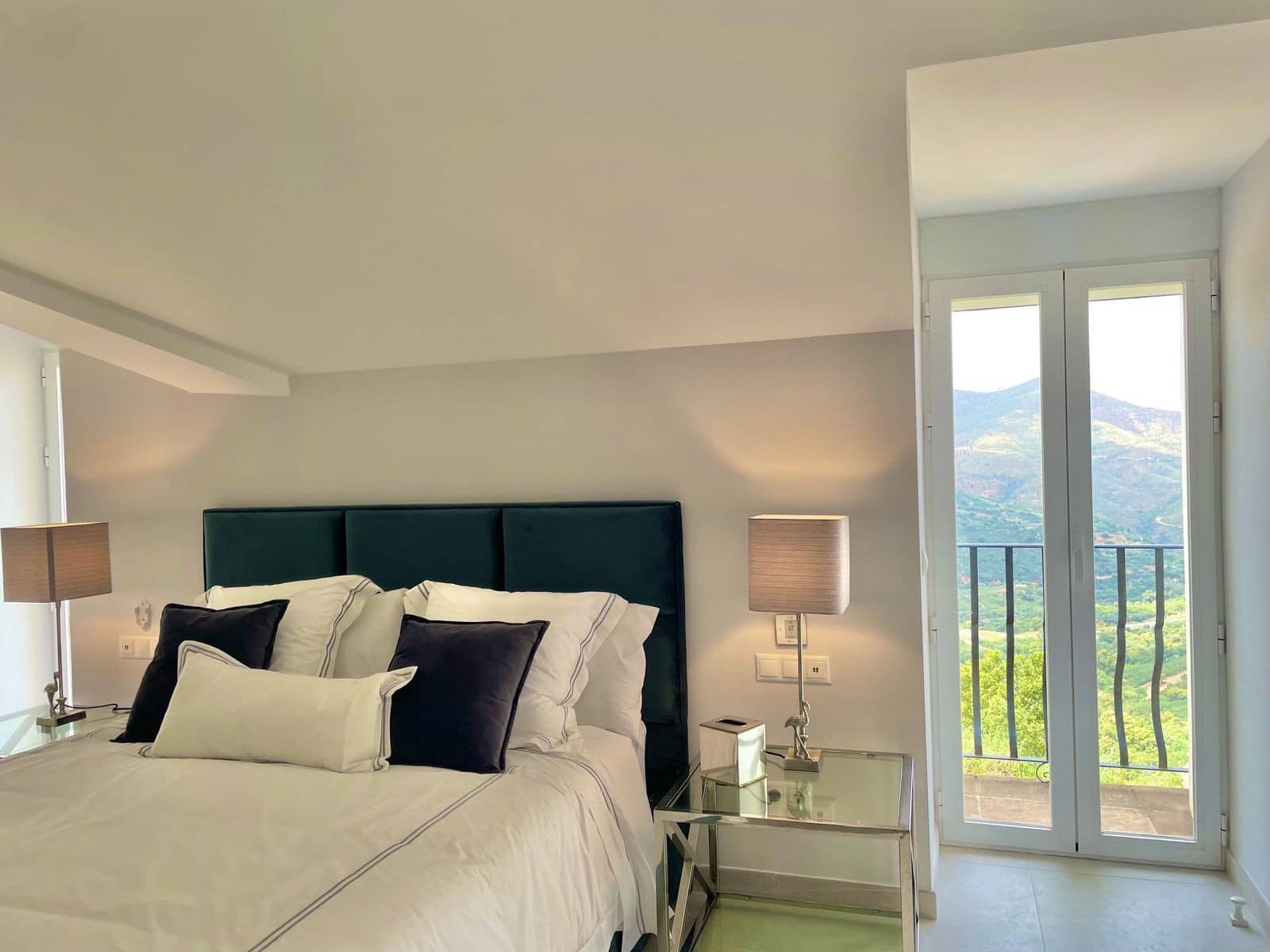 6 bedroom Villa for sale in Marbella with pool garage - € 2,750,000 (Ref: 10054923)