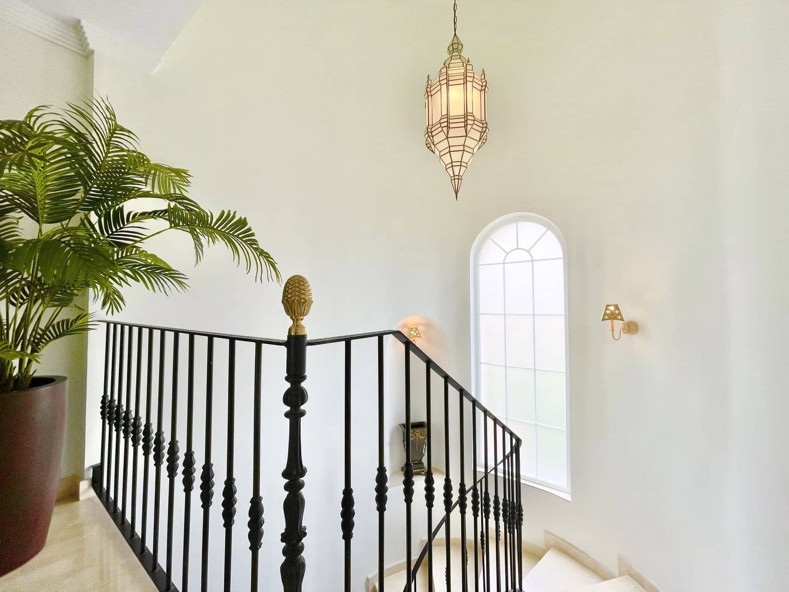 6 bedroom Villa for sale in Marbella with pool garage - € 2,750,000 (Ref: 10054923)