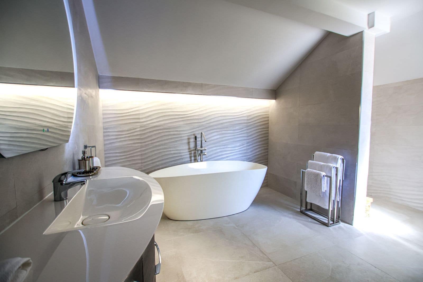 6 bedroom Villa for sale in Marbella with pool garage - € 2,750,000 (Ref: 10054923)