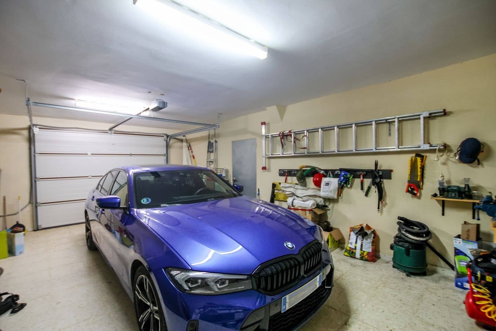 6 bedroom Villa for sale in Marbella with pool garage - € 2,750,000 (Ref: 10054923)