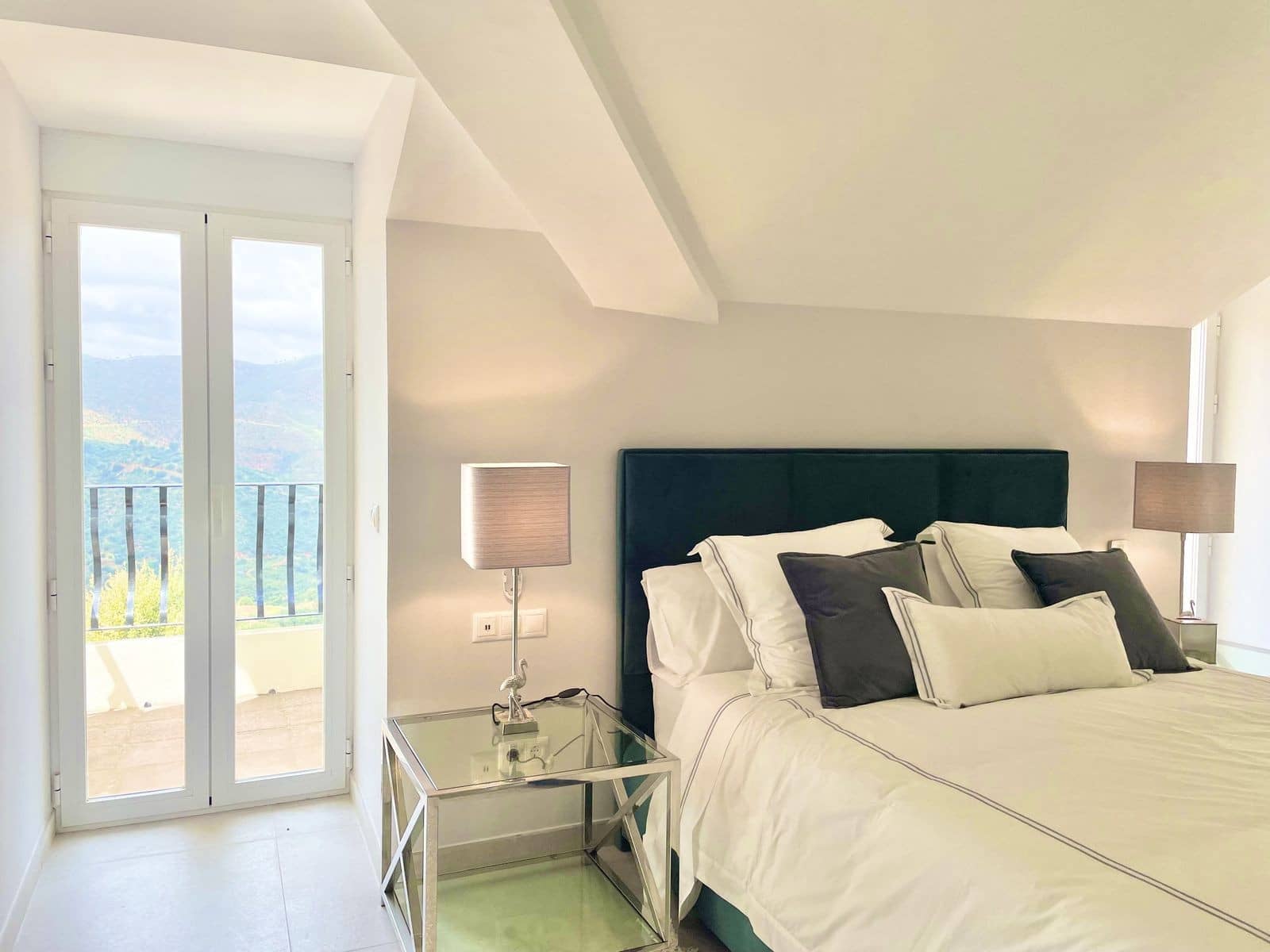 6 bedroom Villa for sale in Marbella with pool garage - € 2,750,000 (Ref: 10054923)