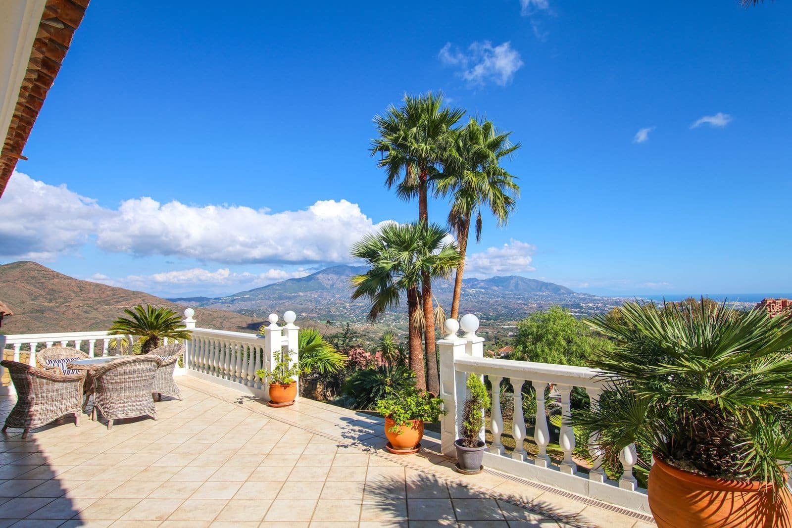 6 bedroom Villa for sale in Marbella with pool garage - € 2,750,000 (Ref: 10054923)