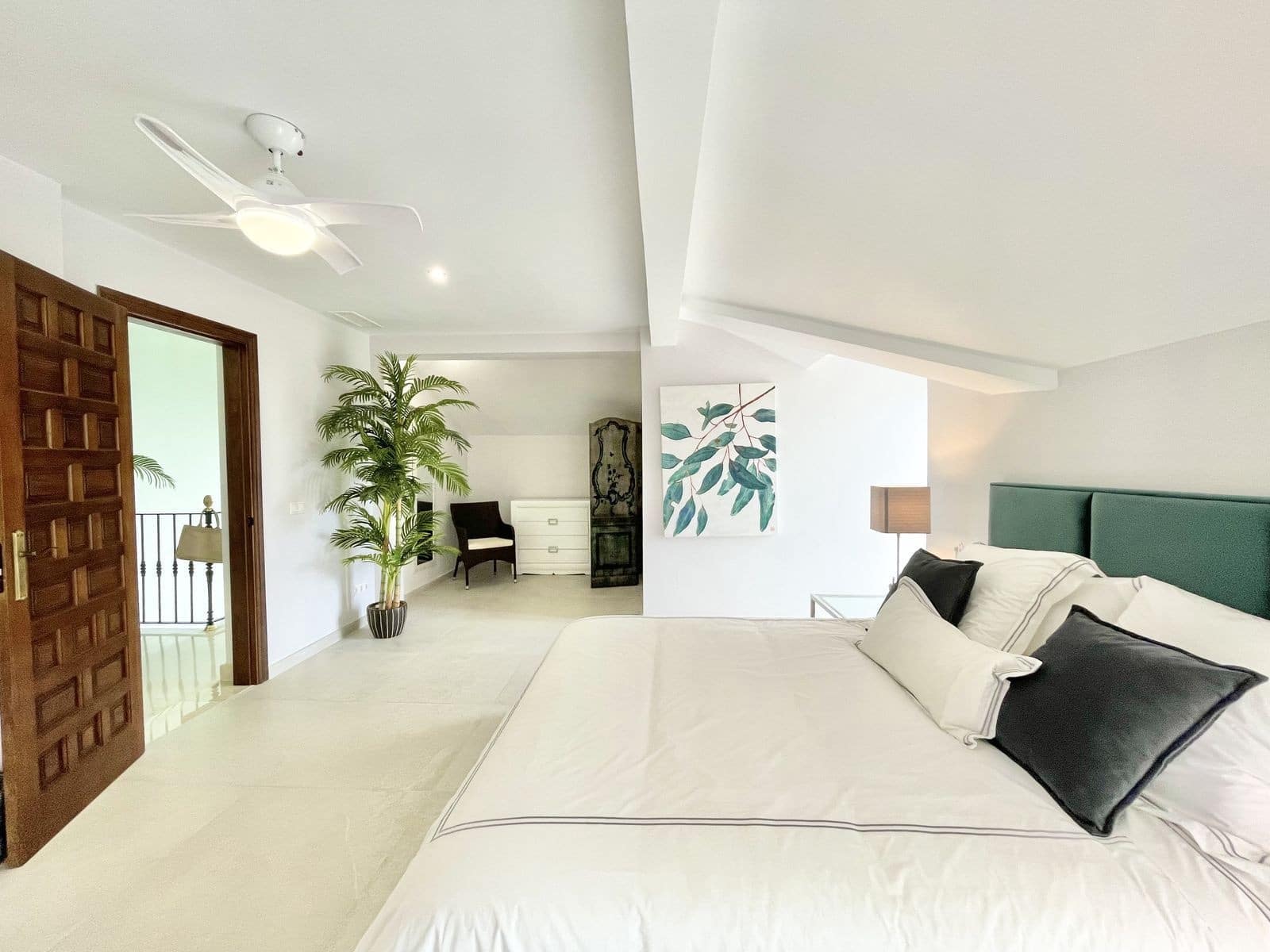 6 bedroom Villa for sale in Marbella with pool garage - € 2,750,000 (Ref: 10054923)