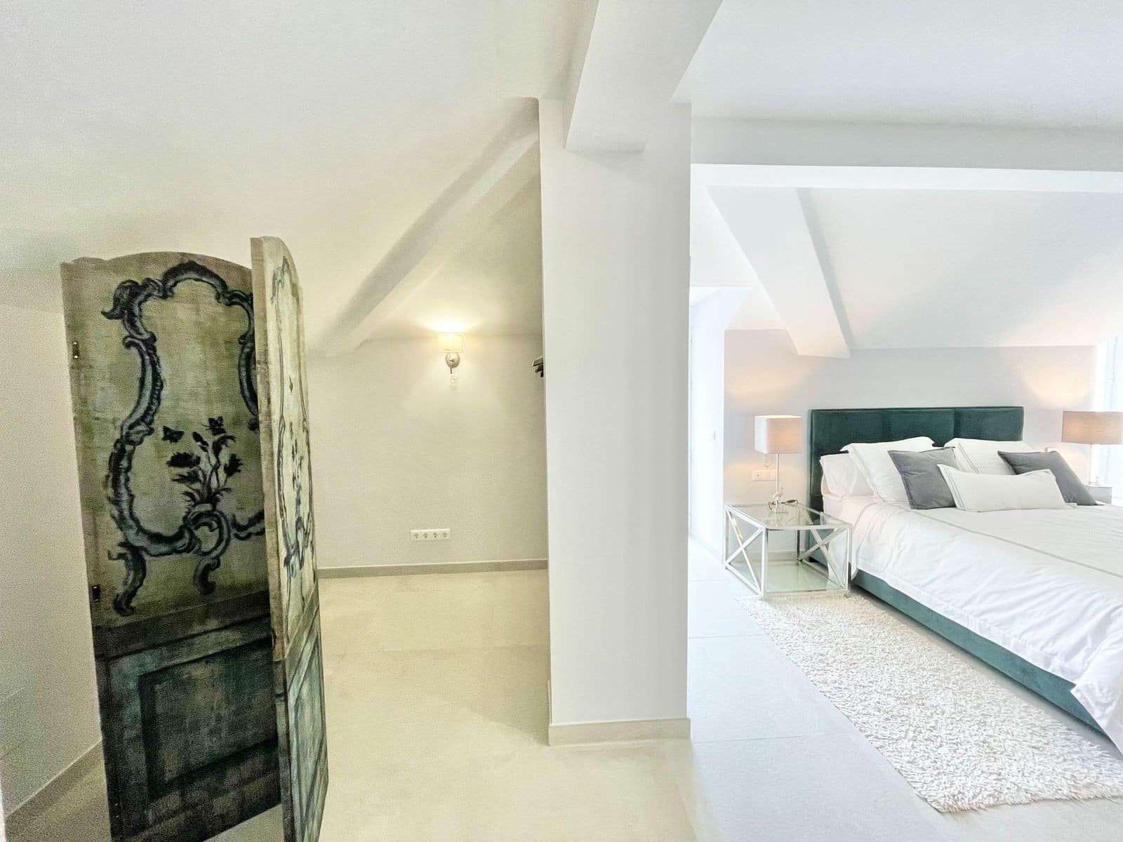 6 bedroom Villa for sale in Marbella with pool garage - € 2,750,000 (Ref: 10054923)