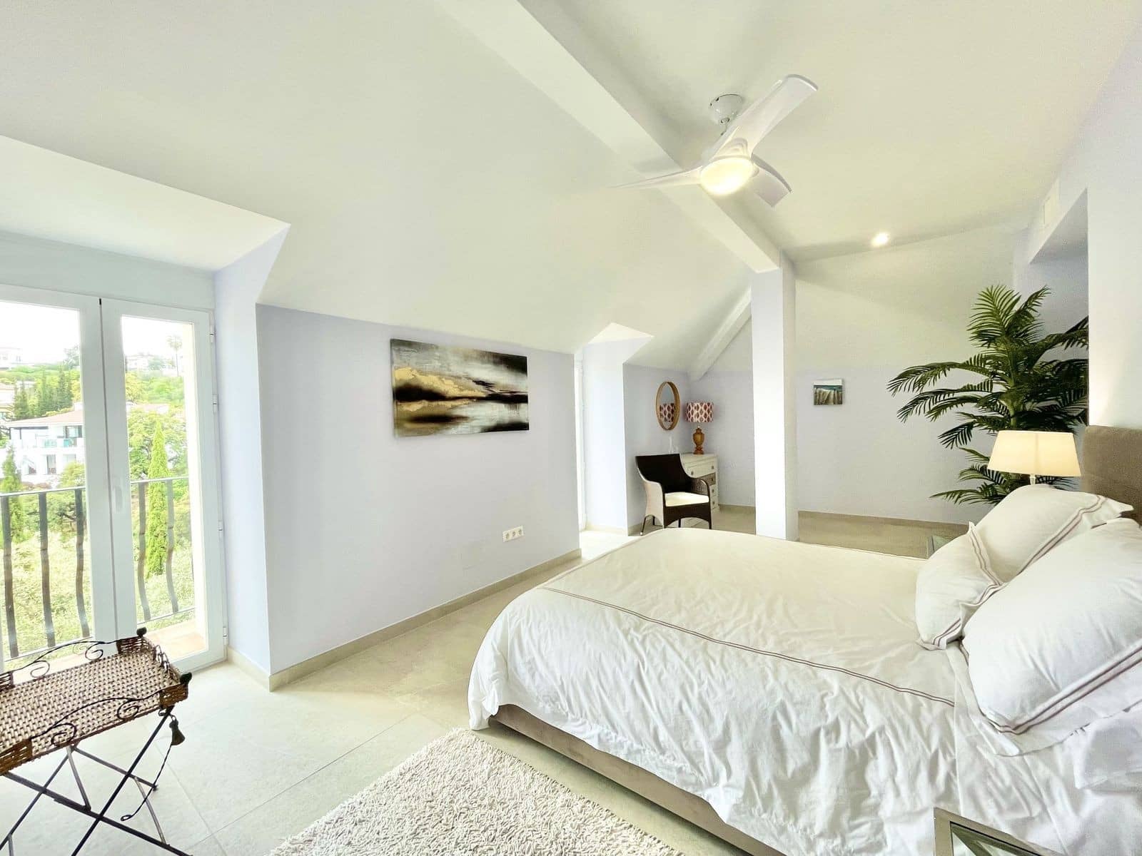 6 bedroom Villa for sale in Marbella with pool garage - € 2,750,000 (Ref: 10054923)