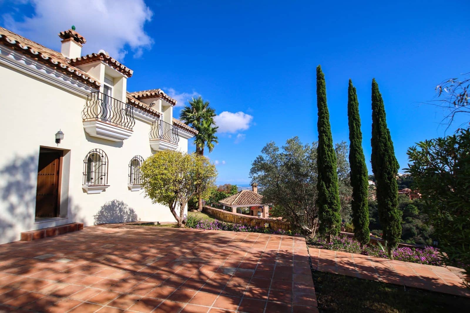 6 bedroom Villa for sale in Marbella with pool garage - € 2,750,000 (Ref: 10054923)