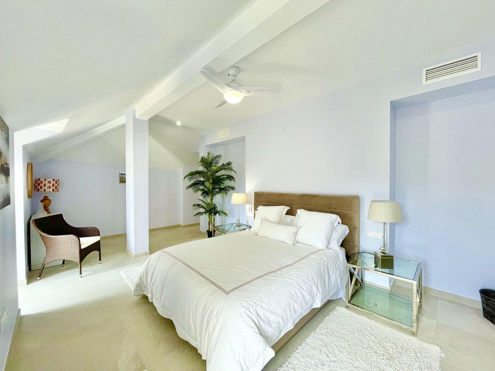 6 bedroom Villa for sale in Marbella with pool garage - € 2,750,000 (Ref: 10054923)