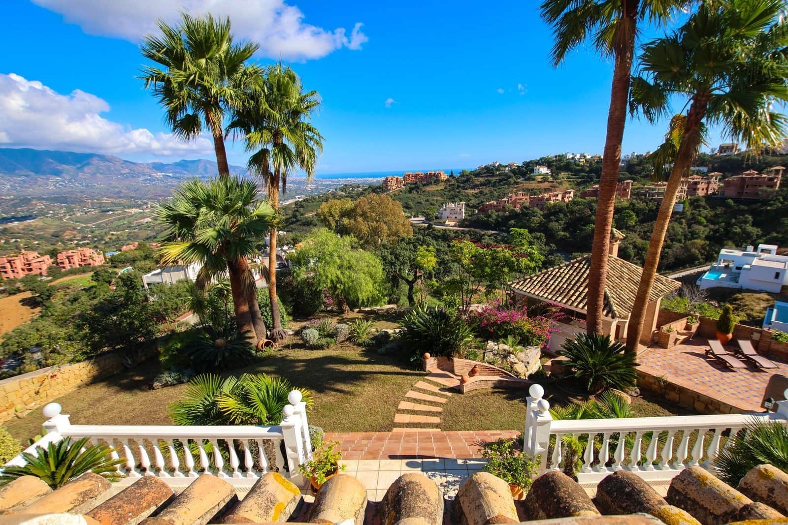 6 bedroom Villa for sale in Marbella with pool garage - € 2,750,000 (Ref: 10054923)