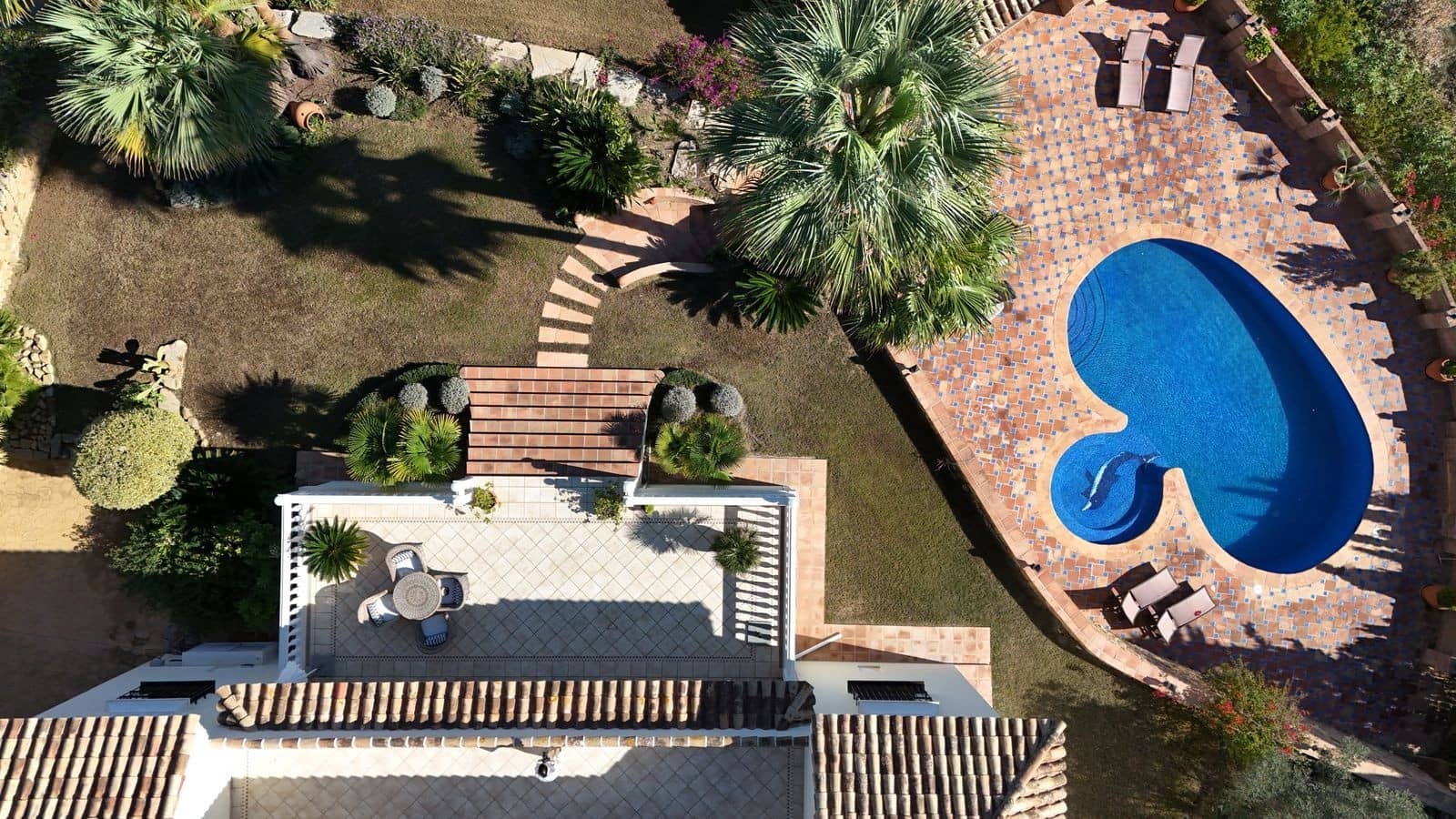 6 bedroom Villa for sale in Marbella with pool garage - € 2,750,000 (Ref: 10054923)