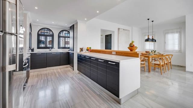 3 chambre Penthouse à vendre à Nueva Andalucia, Marbella avec piscine garage - 1 495 000 € (Ref: 10054924)
