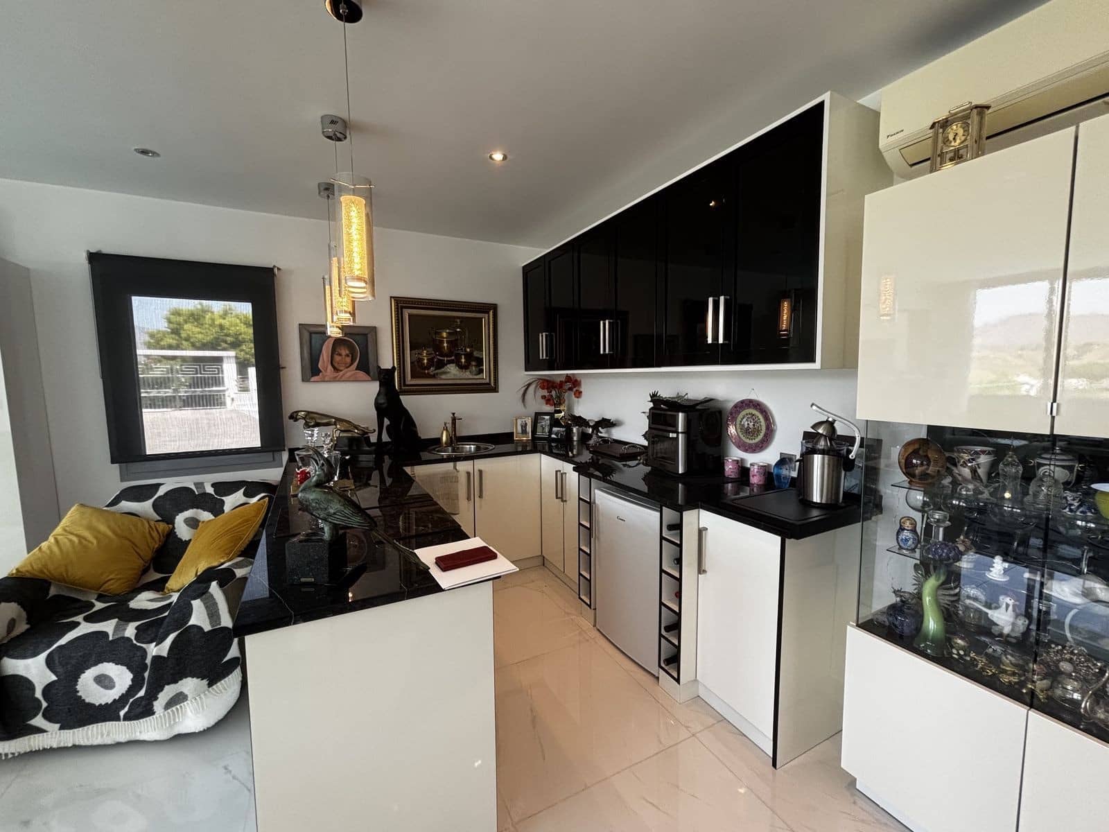 3 soverom Villa til salgs i Mijas Costa med svømmebasseng garasje - € 1 850 000 (Ref: 10054926)