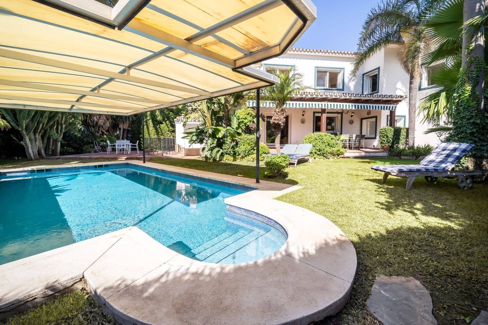 Chalet de 4 habitaciones en Marbella en venta con piscina garaje - 1.950.000 € (Ref: 10054929)