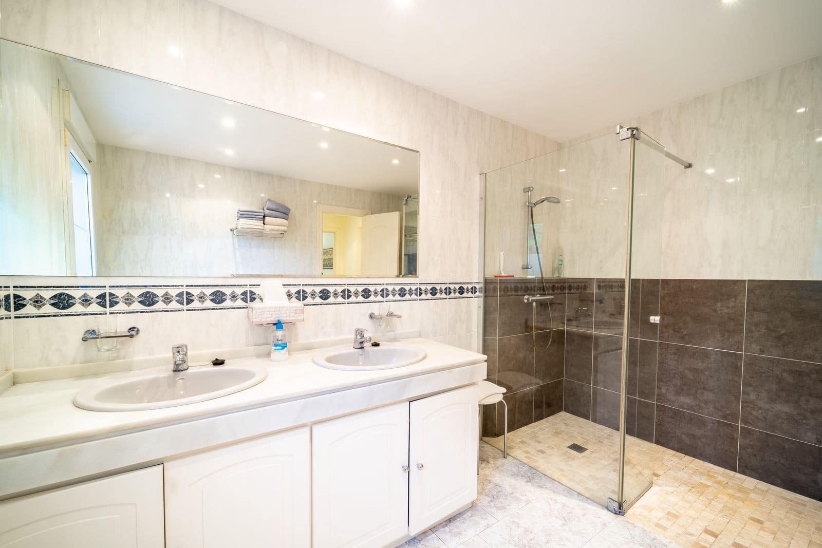 Chalet de 4 habitaciones en Marbella en venta con piscina garaje - 1.950.000 € (Ref: 10054929)