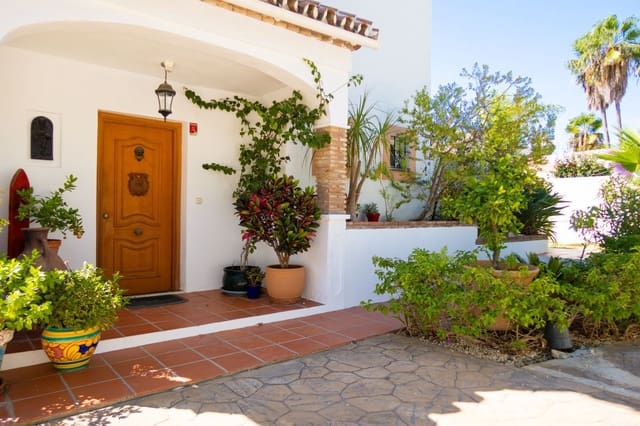 Chalet de 3 habitaciones en El Padrón, Estepona en venta con piscina garaje - 1.100.000 € (Ref: 10054932)