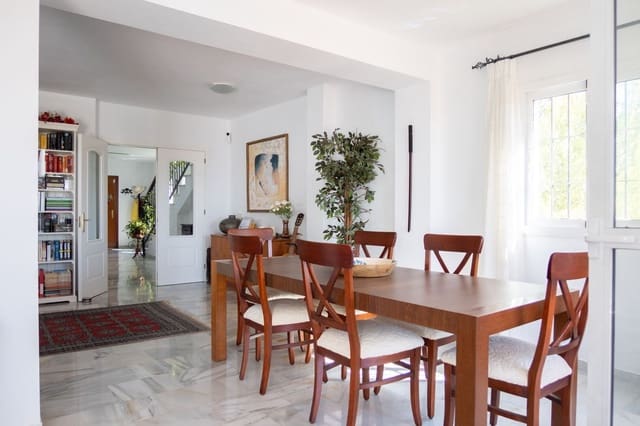 Chalet de 3 habitaciones en El Padrón, Estepona en venta con piscina garaje - 1.100.000 € (Ref: 10054932)